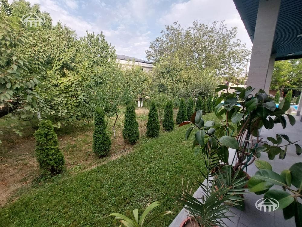 Mansion · 5 rooms · 150 m² · v. Arinj