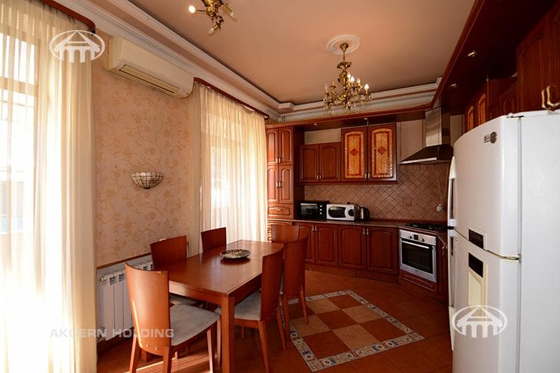 Բնակարան · 3 սեն. · 100 մ² · Կենտրոն