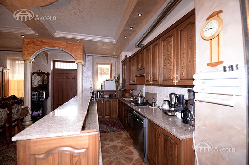 Apartment · 4 rooms · 162 m² · Arabkir