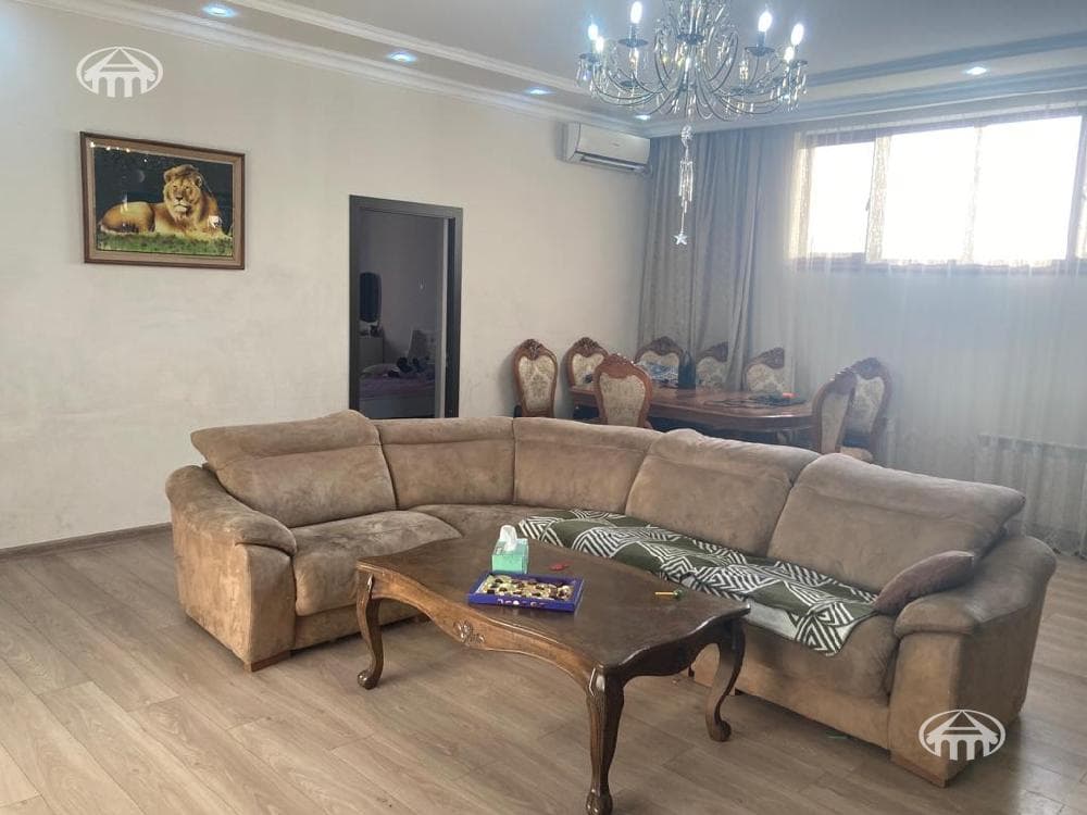 House · 5 rooms · 310 m² · Erebuni