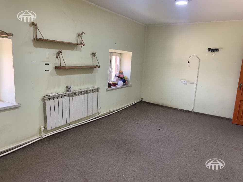 Office · 330 m² · Kentron