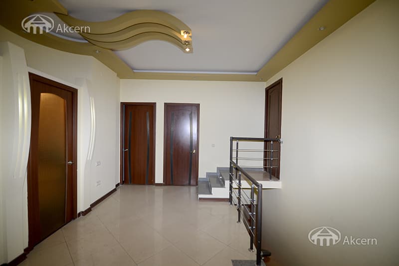 Квартира · 6 комн. · 254 м² · Кентрон