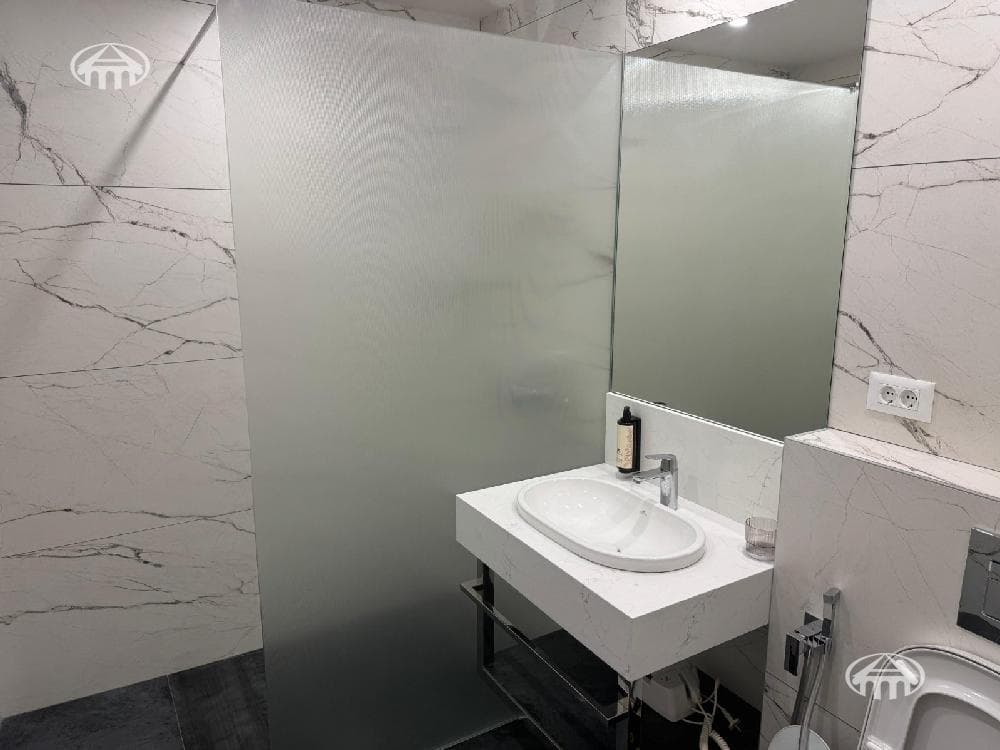 Hotel · 9 rooms · 2,900 m² · Kentron