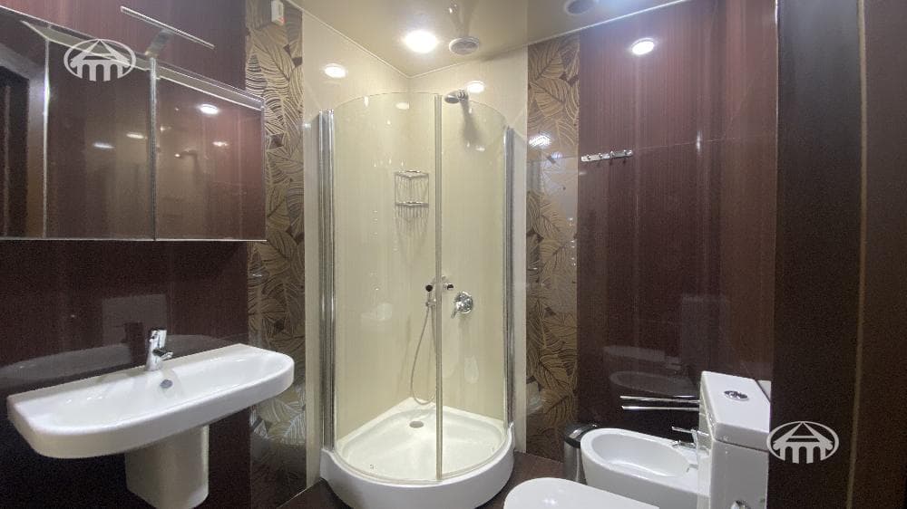 Apartment · 3 rooms · 160 m² · Kentron