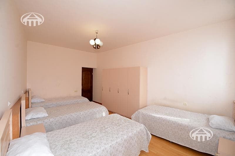 House · 6 rooms · 273 m² · Arabkir