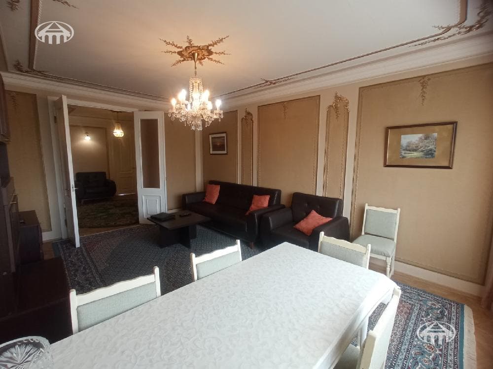 Квартира · 2 комн. · 77 м² · Кентрон