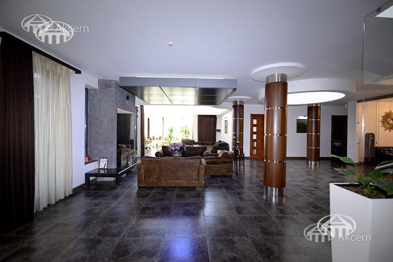 Mansion · 5 rooms · 1,014 m² · Vahagni
