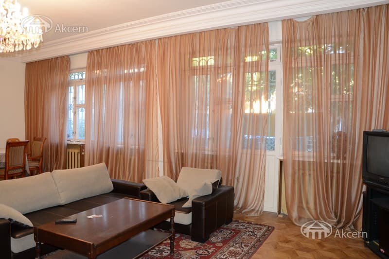 House · 8 rooms · 840 m² · Nork-Marash
