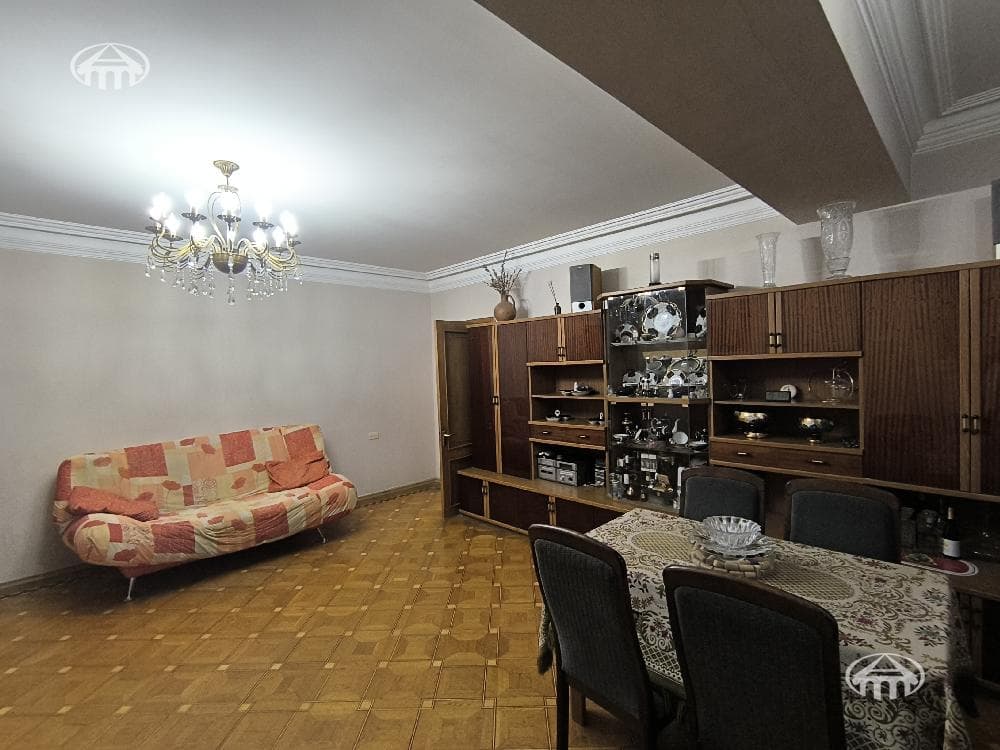 Квартира · 4 комн. · 193 м² · Аджапняк