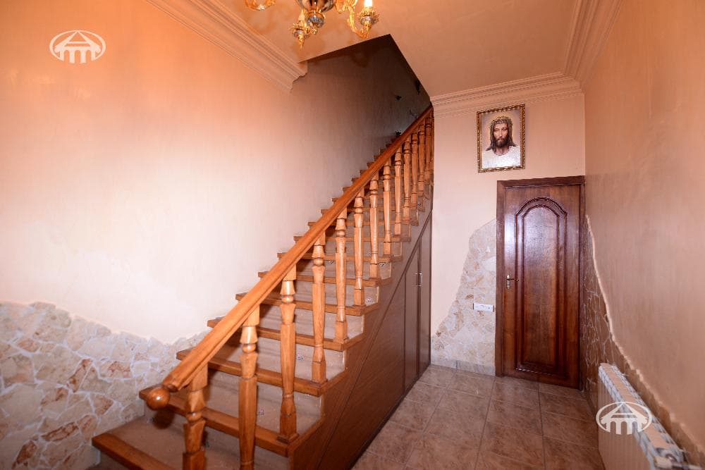 Սեփական տուն · 4 սեն. · 285 մ² · Էրեբունի