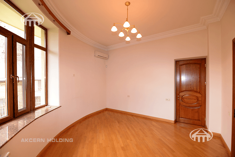 Mansion · 7 rooms · 243 m² · Kentron