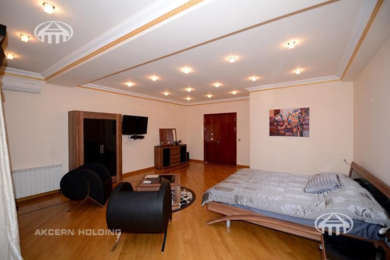 Квартира · 5 комн. · 298 м² · Кентрон