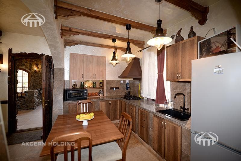 Mansion · 5 rooms · 210 m² · Garni