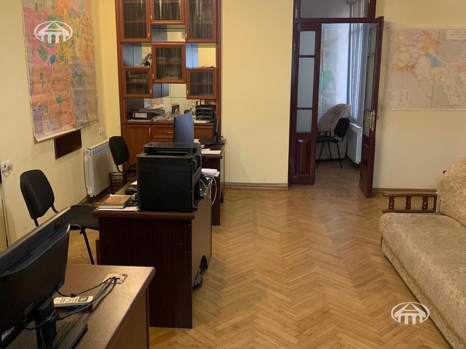 Բնակարան · 3 սեն. · 82 մ² · Կենտրոն