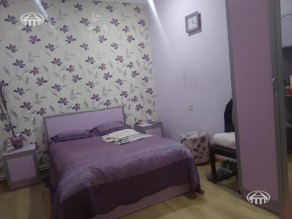 House · 5 rooms · 204 m² · Kentron