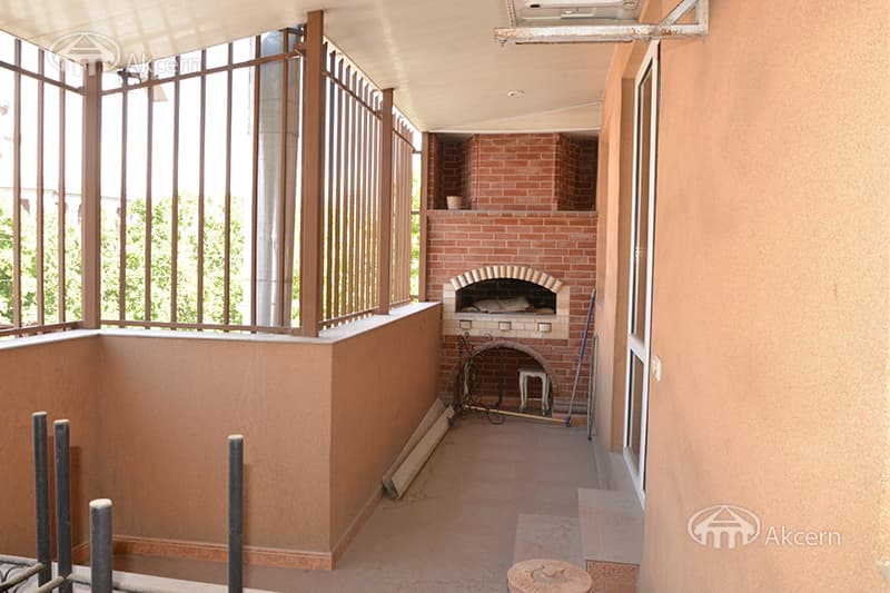 Квартира · 5 комн. · 200 м² · Кентрон