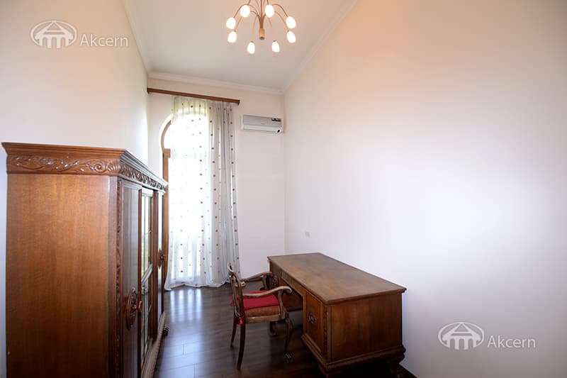 Apartment · 4 rooms · 125 m² · Kentron