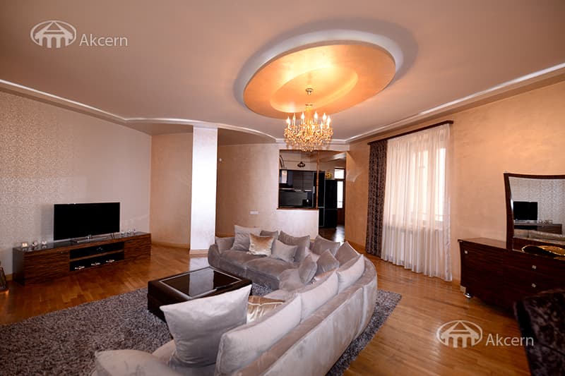 Квартира · 3 комн. · 179 м² · Арабкир