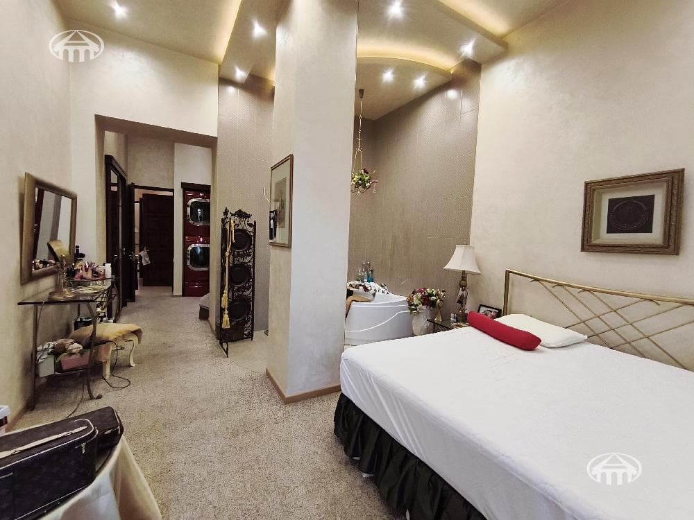 Apartment · 4 rooms · 210 m² · Kentron