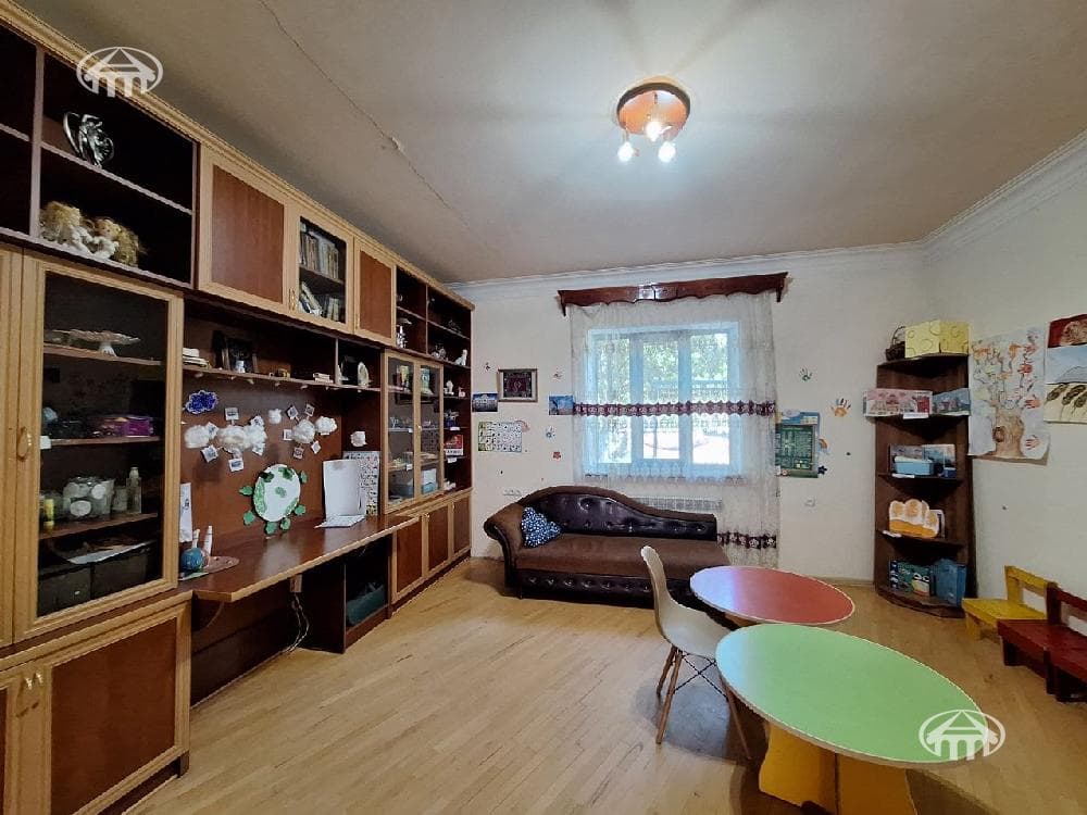Commercial property · 440 m² · Jrvej