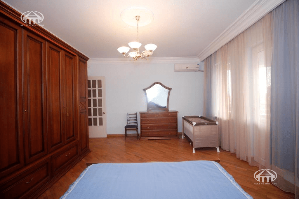 Дом · 8 комн. · 675 м² · Арабкир
