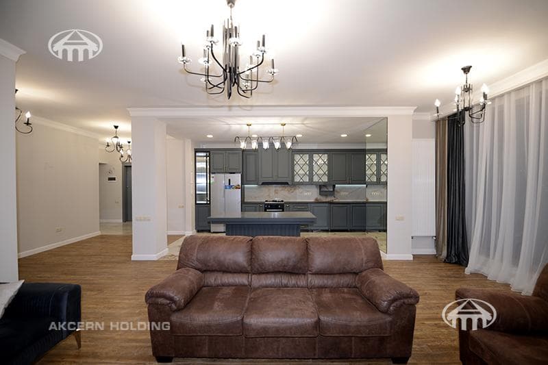 Квартира · 4 комн. · 151 м² · Кентрон