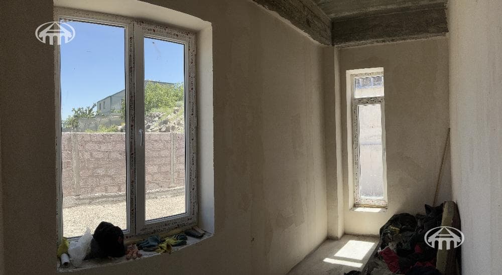 Թաունհաուս · 5 սեն. · 244 մ² · գ․ Առինջ