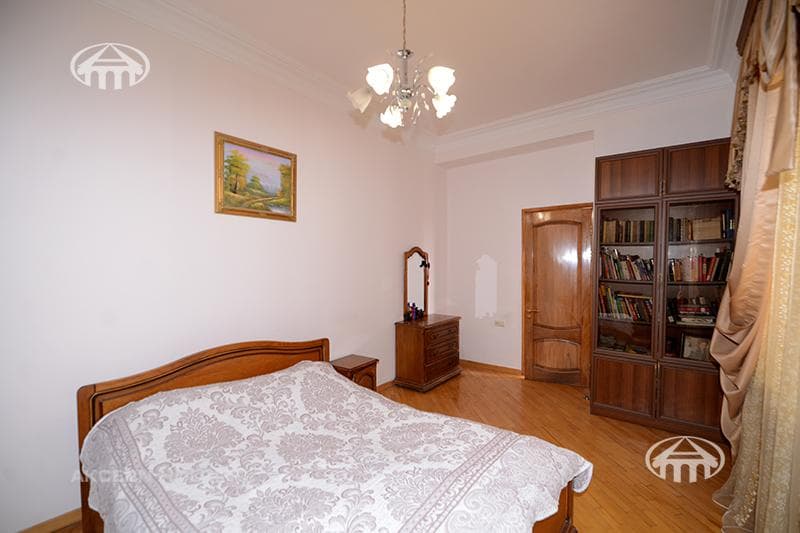 Առանձնատուն · 5 սեն. · 319 մ² · Աջափնյակ