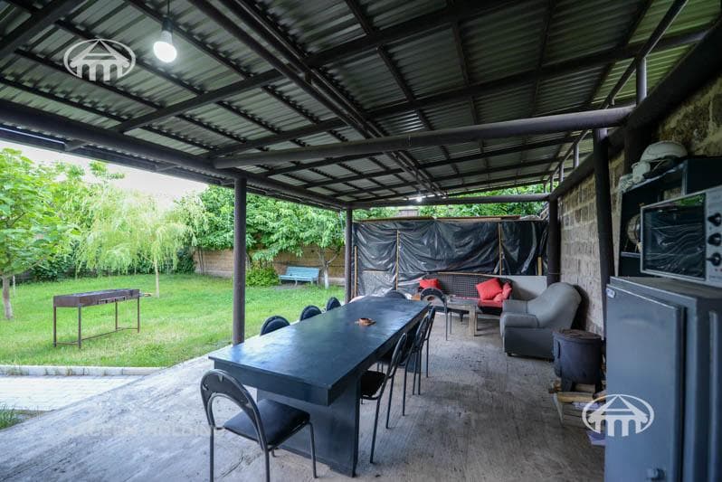 Особняк · 5 комн. · 380 м² · Аван