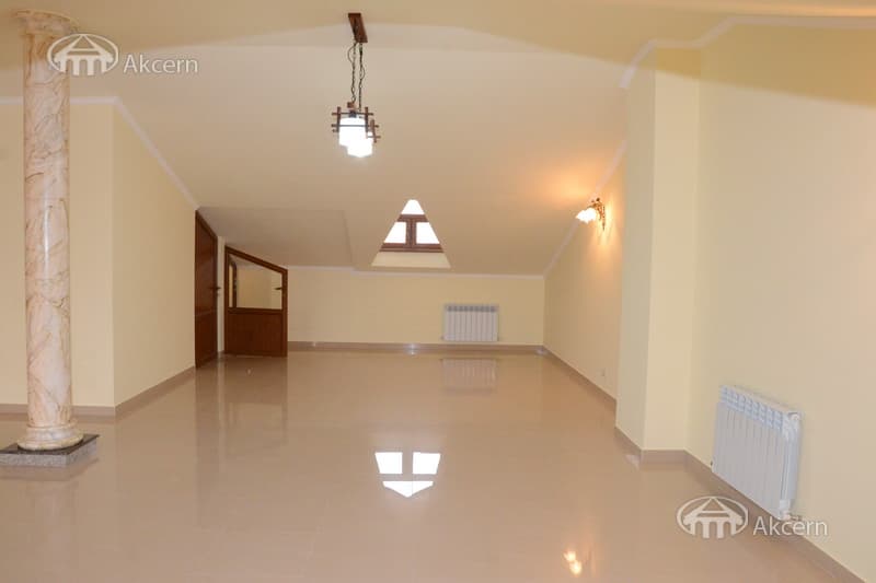 Առանձնատուն · 9 սեն. · 400 մ² · Քանաքեռ-Զեյթուն
