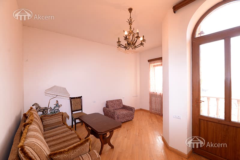 Առանձնատուն · 6 սեն. · 532 մ² · Զովունի