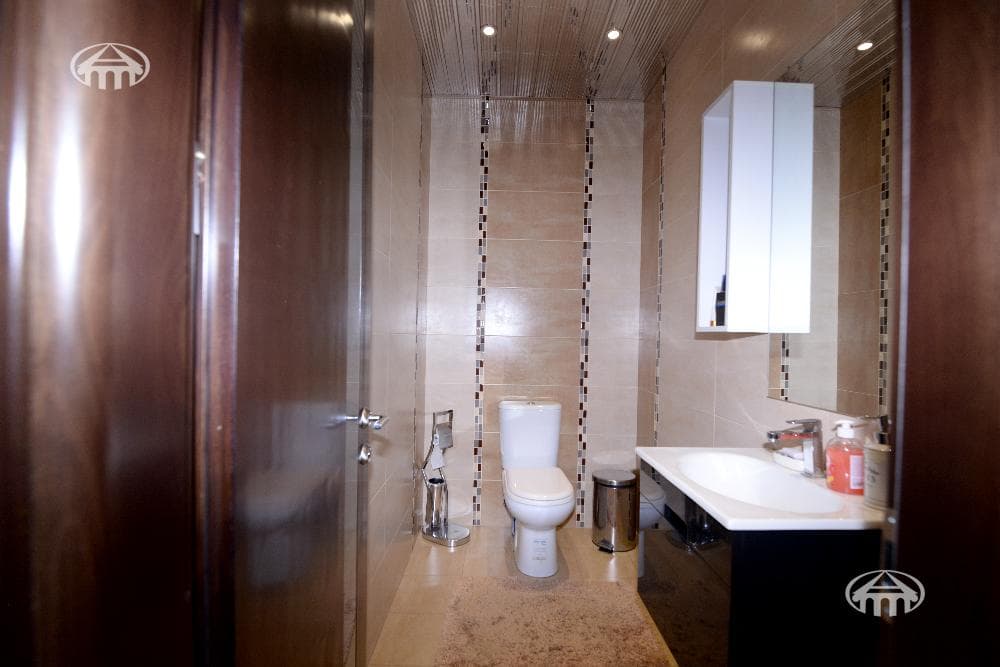 Квартира · 5 комн. · 300 м² · Кентрон