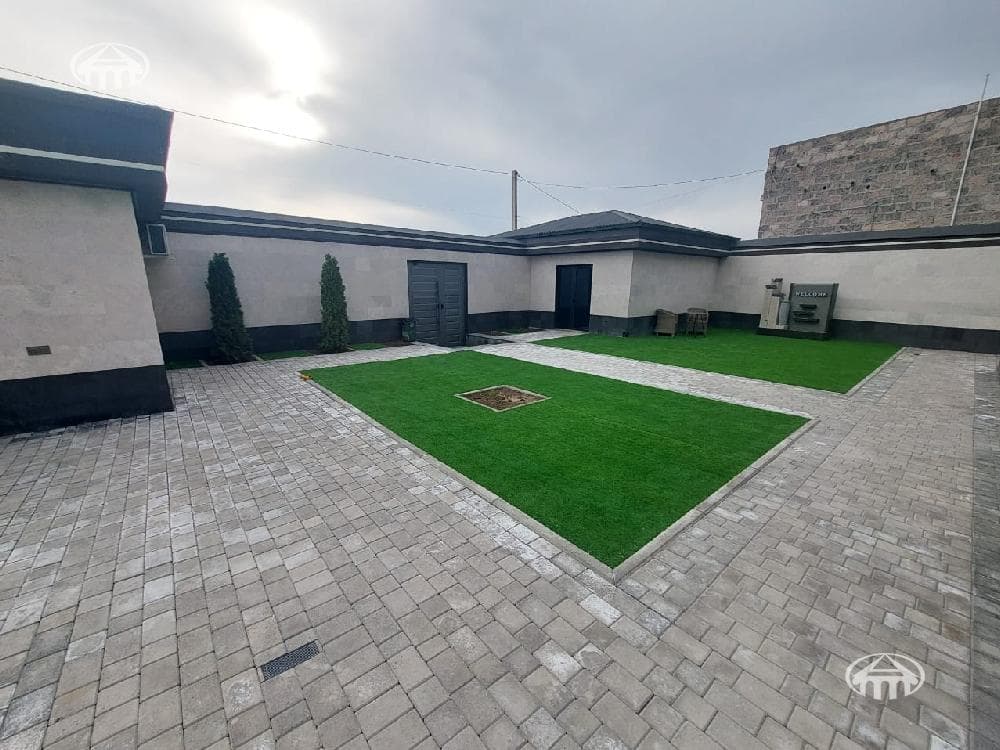 Особняк · 5 комн. · 370 м² · Аджапняк