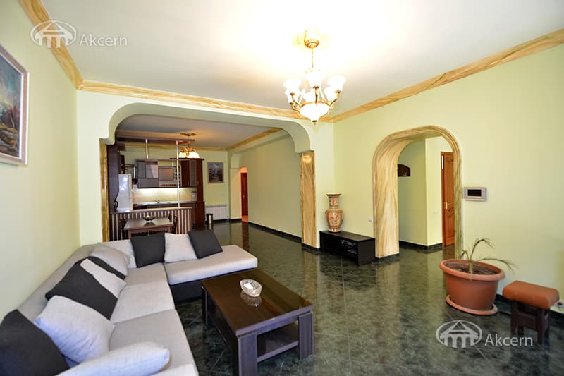 Квартира · 3 комн. · 140 м² · Арабкир