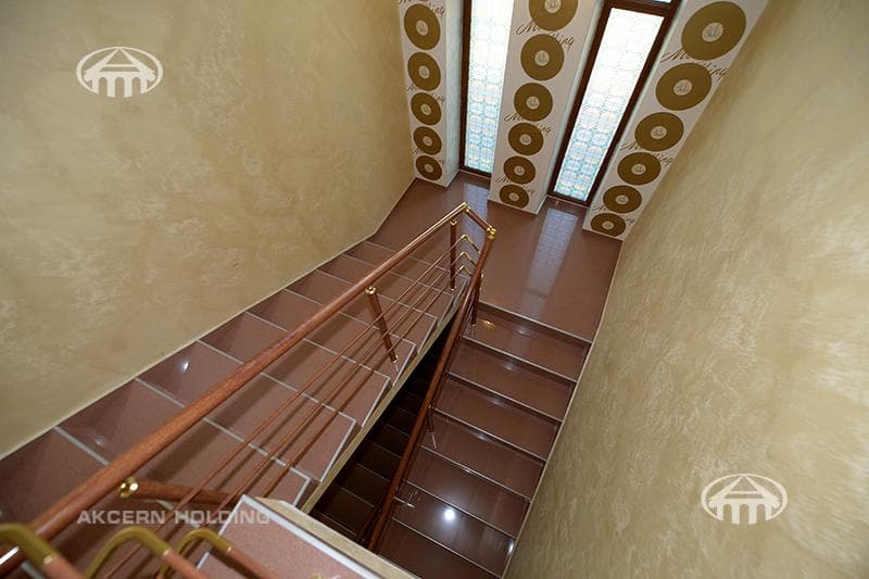 Mansion · 5 rooms · 330 m² · v. Arinj