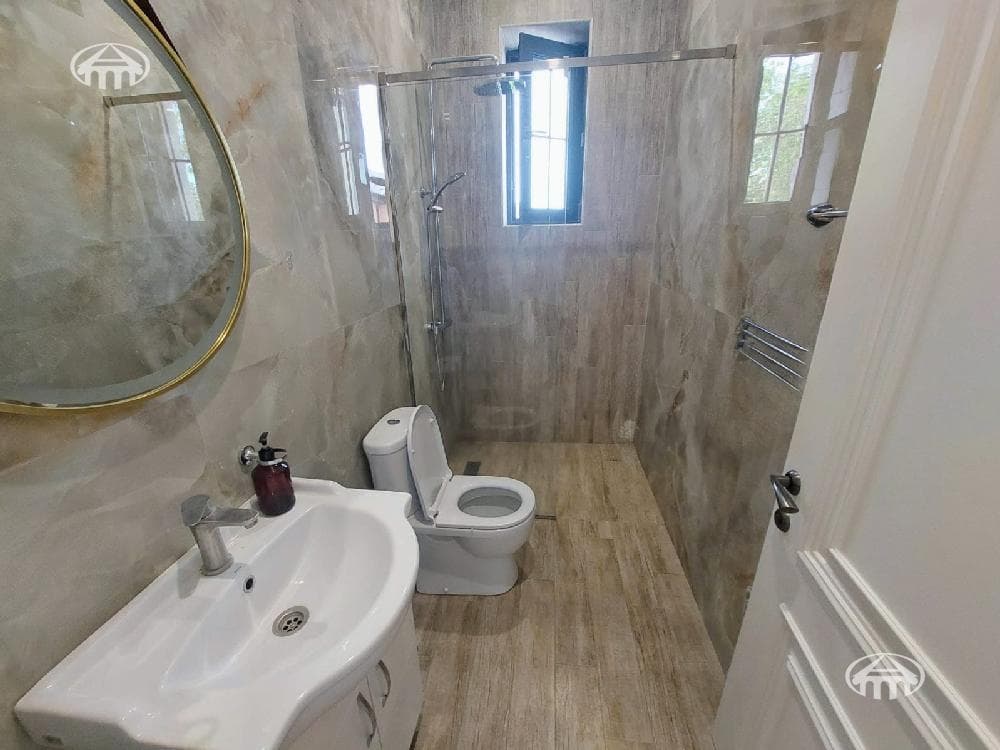 Mansion · 5 rooms · 150 m² · v. Arinj