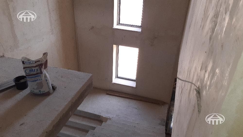 Mansion · 6 rooms · 244.5 m² · v. Arinj