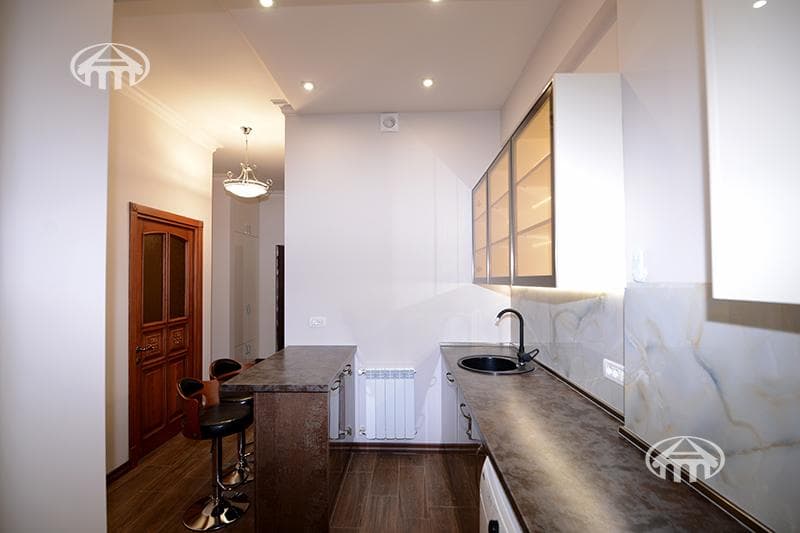 Квартира · 3 комн. · 100 м² · Кентрон