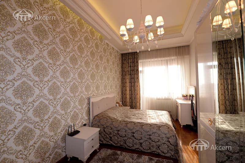 Բնակարան · 4 սեն. · 242 մ² · Կենտրոն