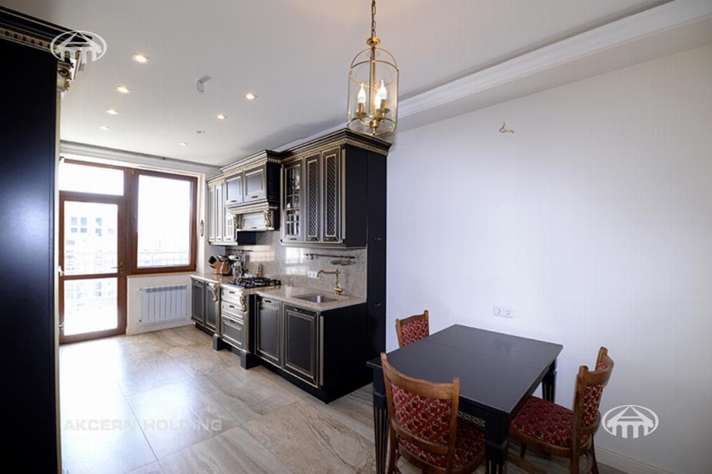 Apartment · 4 rooms · 176 m² · Kentron