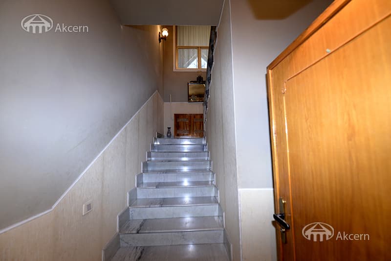 Дом · 7 комн. · 557 м² · Кентрон