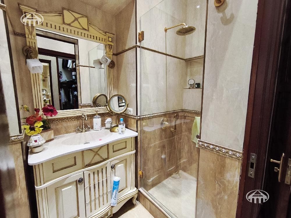 Apartment · 4 rooms · 210 m² · Kentron