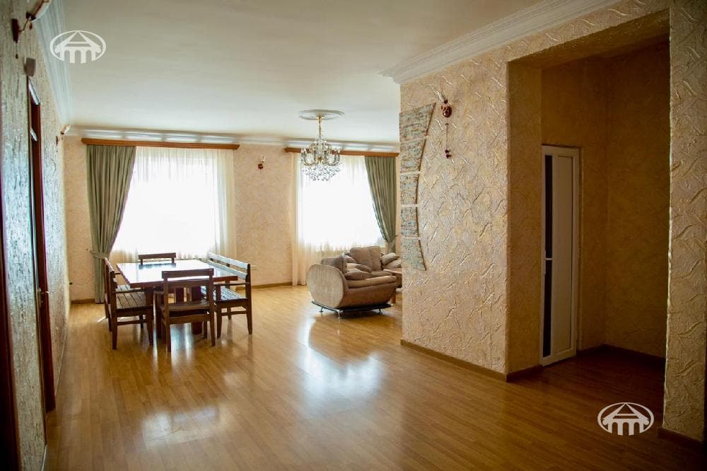 Առանձնատուն · 6 սեն. · 423 մ² · Պտղնի