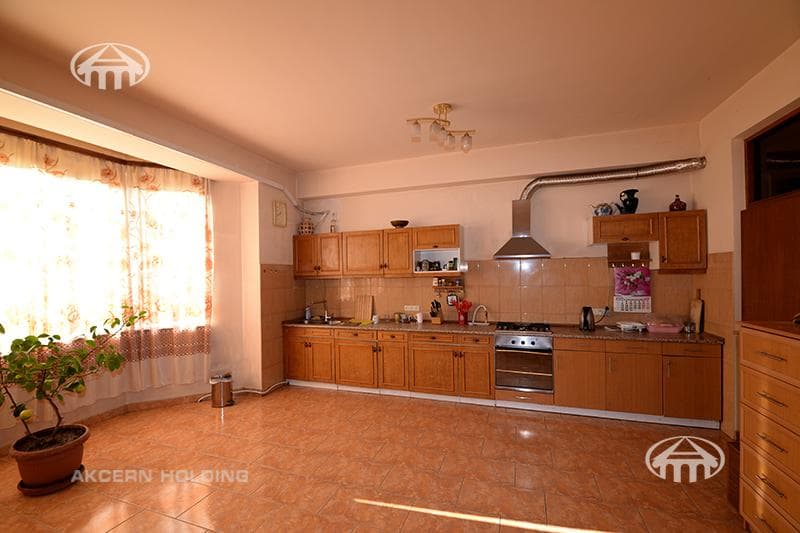Mansion · 9 rooms · 560 m² · Kentron