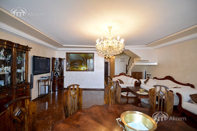 Квартира · 4 комн. · 173 м² · Кентрон