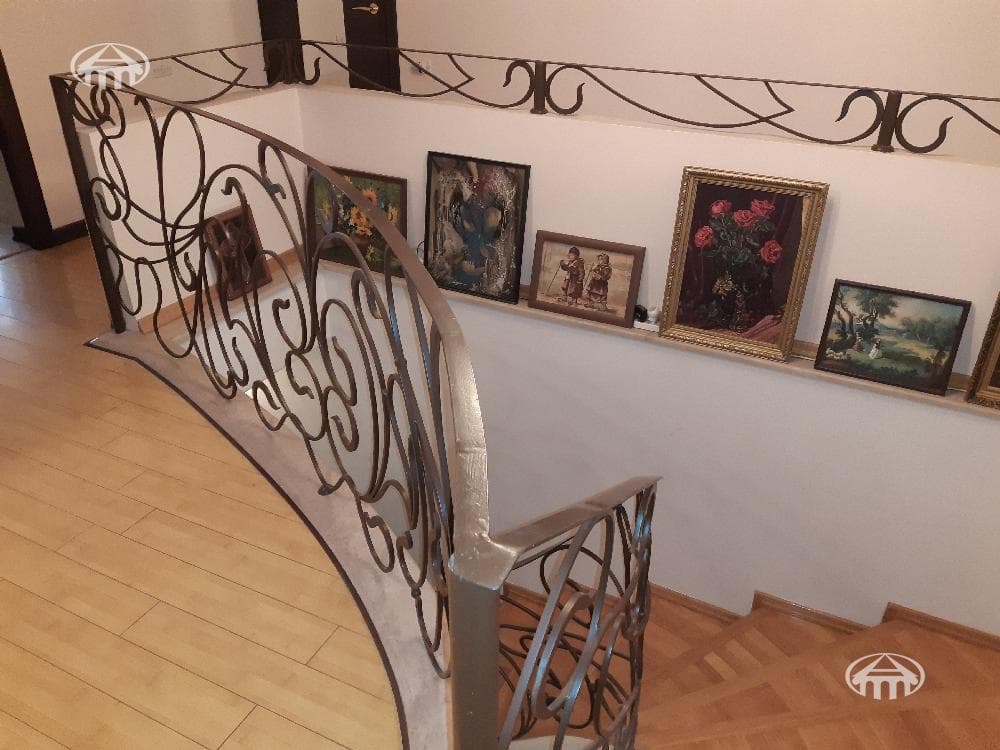 Дом · 5 комн. · 392 м² · Кентрон