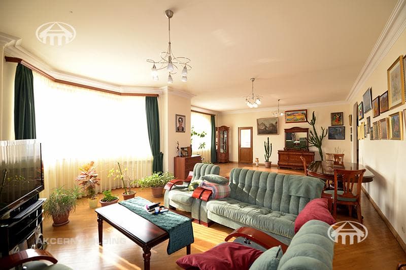 Mansion · 9 rooms · 560 m² · Kentron