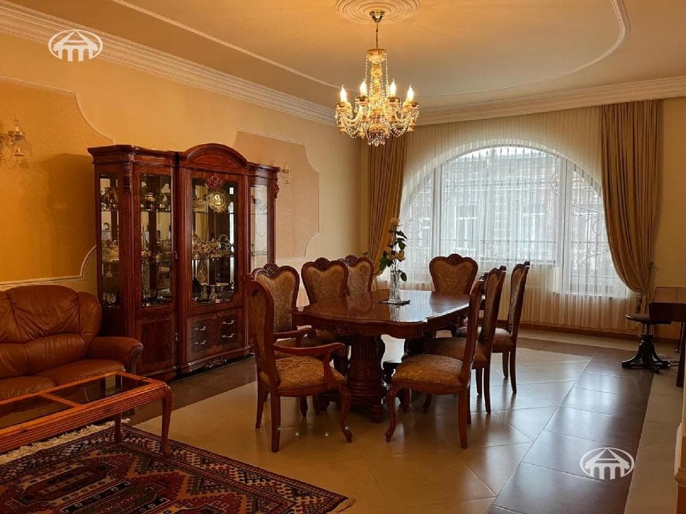 Дом · 393 м² · Ширакская область
