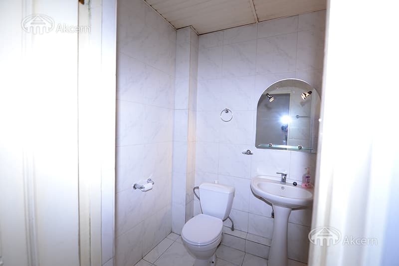 House · 7 rooms · 460 m² · Kentron