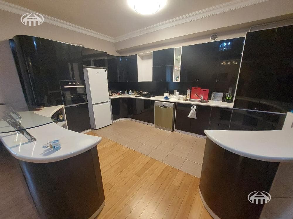 Apartment · 3 rooms · 129 m² · Kentron — photo 4 / 12
